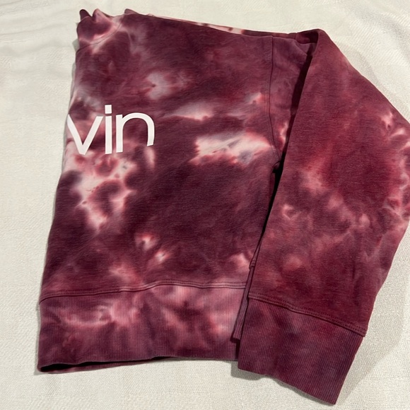 NWOT Calvin Klein maroon tie dyed crop sweatshirt - Picture 3 of 4